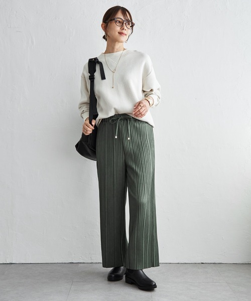 ikka(イッカ)の「スエードライクプリーツワイドパンツ(その他パンツ・レディース・ダークグリーン/ピンク系/チャコール/ブラウン系その他/オフホワイト・L/M/S)」の9枚目の写真