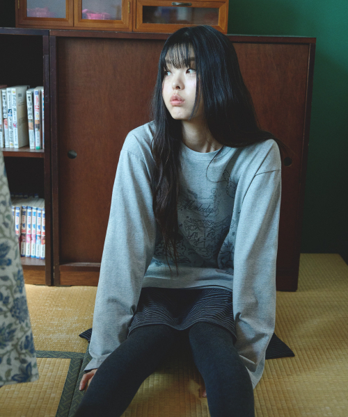 MIHEV（ミヘブ）の「ミユメロディグラフィックオーバーサイズロングスリーブメランジ（Tシャツ/カットソー・レディース・その他・FREE）」の4枚目の写真