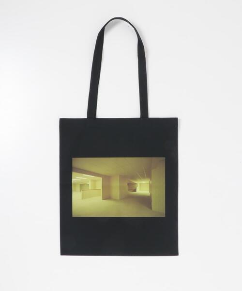 URBAN RESEARCH(アーバンリサーチ)の「URBAN RESEARCH×Backrooms×A24 LIMINAL SPACE TOTE BAG(トートバッグ・メンズ・ブラック/イエロー系その他・FREE)」の2枚目の写真