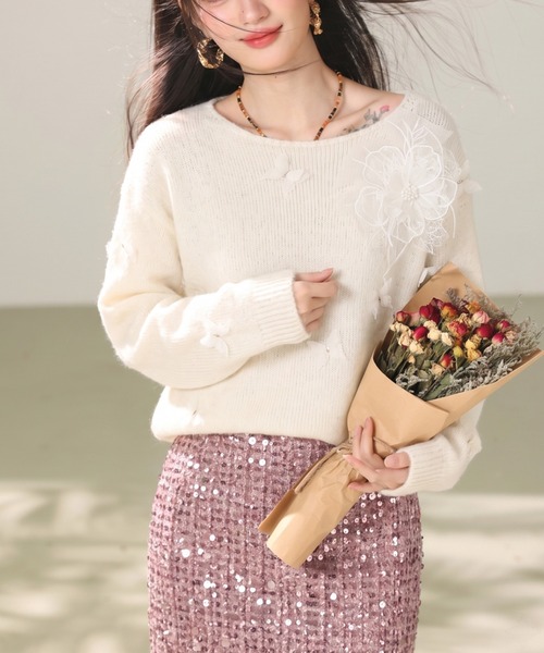 LUCPY(ラクピー)の「フラワーモチーフシャギーニットプルオーバー(ニット/セーター・レディース・ホワイト・X-LARGE/LARGE/MEDIUM/SMALL)」の3枚目の写真