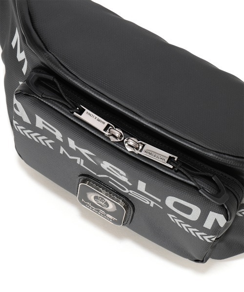 MARK & LONA(マークアンドロナ)の「DST Continental Crossbody Bag(ボディバッグ/ウエストポーチ・メンズ・ブラック・ONE)」の7枚目の写真