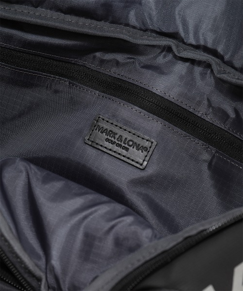 MARK & LONA(マークアンドロナ)の「DST Continental Crossbody Bag(ボディバッグ/ウエストポーチ・メンズ・ブラック・ONE)」の6枚目の写真