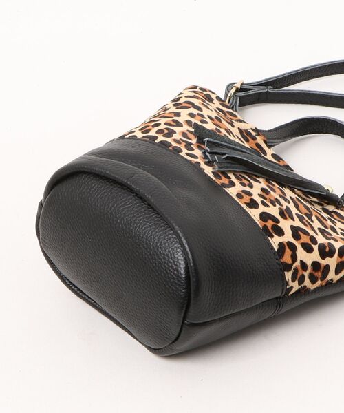 COOCO（クーコ）の「【RS】【cooco】ﾎｰｽﾍｱxｼｭﾘﾝｸﾚｻﾞｰﾊﾞｹﾂ型ﾐﾆ2WAYﾄｰﾄﾊﾞｯｸﾞ（トートバッグ・レディース・レオパード/アニマル・FREE）」の5枚目の写真