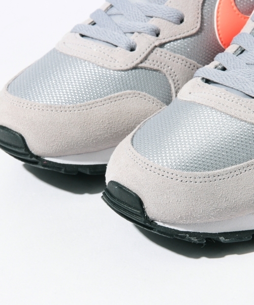 NIKE(ナイキ)の「【VERY5月号掲載】NIKE / MDランナー2 16SS(スニーカー・レディース・ライトグレー/ネイビー・23.0cm/25.0cm/24.0cm)」の3枚目の写真