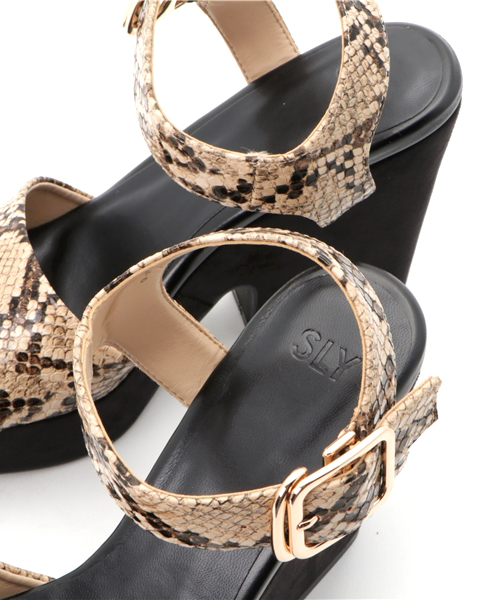 SLY(スライ)の「PLAT FORM SQUARE SANDAL(サンダル・レディース・グリーン系その他/ブラック/ベージュ系その他・LARGE/SMALL/MEDIUM)」の9枚目の写真