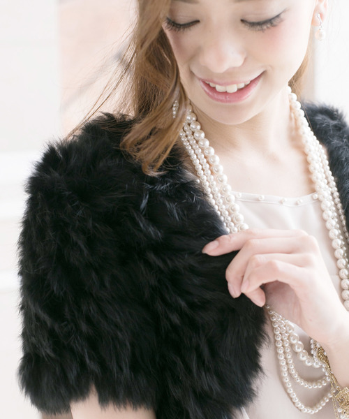 PourVous(プールヴー)の「シャギーファー ボレロ ショール 結婚式対応(ノーカラージャケット・レディース・グレー/ベージュ/ブラック・L/M)」の9枚目の写真