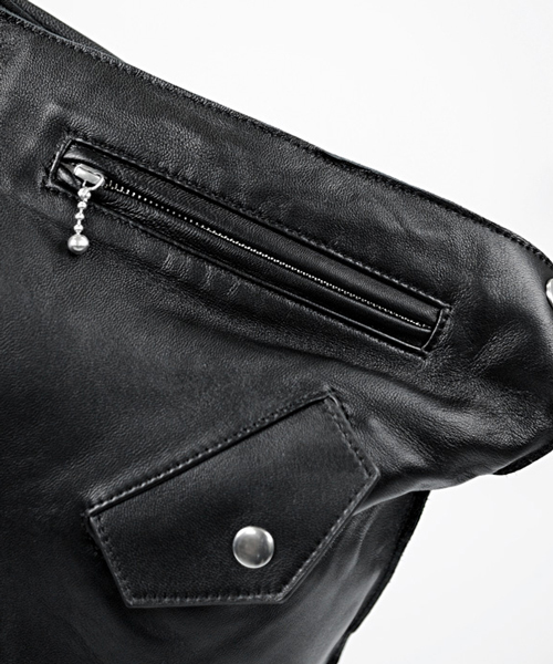 Buffalo Bobs(バッファローボブズ)の「TOMMY(トミー) ヘビーシープレザー 2WAY ワンショルダーバッグ(ショルダーバッグ・メンズ・ブラック・FREE)」の4枚目の写真