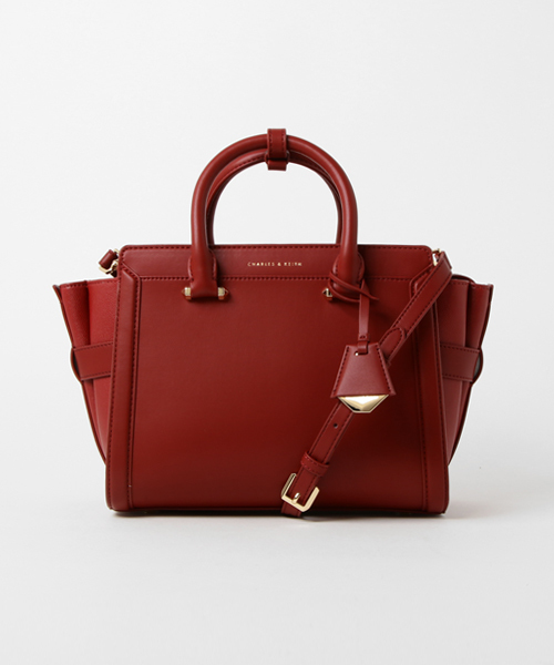 CHARLES & KEITH（チャールズ & キース）の「ボクシートラペーズバッグ / BOXY TRAPEZE BAG（ハンドバッグ・レディース・アイボリー/レッド/ブラック・M）」の18枚目の写真