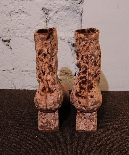 TODAYFUL（トゥデイフル）の「ヴェルヴェットソックスブーツ（ブーツ・レディース・ベージュ/ダークブラウン・38inch/37inch/36inch）」の6枚目の写真