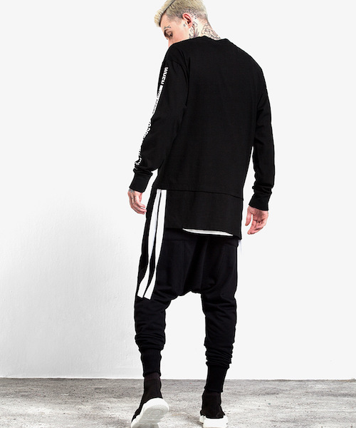 EMMA NOVEMBER (エマノーヴェンバー)の「レイヤードカットソー "EB"(Tシャツ/カットソー・メンズ・ホワイト/ブラック・FREE)」の4枚目の写真