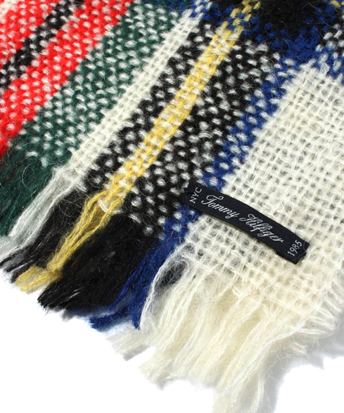 TOMMY HILFIGER(トミーヒルフィガー)の「SCOTT SCARF(ストール/ショール・レディース・レッド系その他・FREE)」の3枚目の写真
