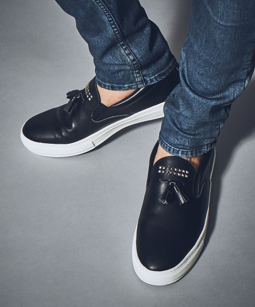 buddy(バディ)の「【5351×buddy別注】スムース×スタッズローファー(スニーカー・メンズ・ホワイト/ブラック・40/42/44/46)」の1枚目の写真