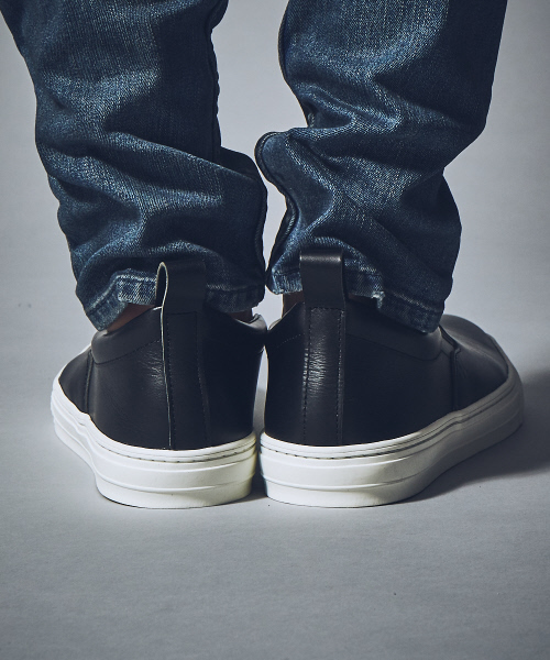 buddy(バディ)の「【5351×buddy別注】スムース×スタッズローファー(スニーカー・メンズ・ホワイト/ブラック・40/42/44/46)」の14枚目の写真