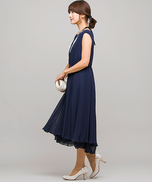 form forma(フォルムフォルマ)の「ネックレス付き フィッシュテールセミロングワンピース(ドレス・レディース・ネイビー/ミント/ピンクベージュ・9号)」の8枚目の写真