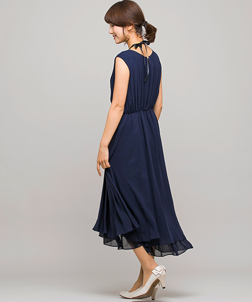 form forma(フォルムフォルマ)の「ネックレス付き フィッシュテールセミロングワンピース(ドレス・レディース・ネイビー/ミント/ピンクベージュ・9号)」の10枚目の写真