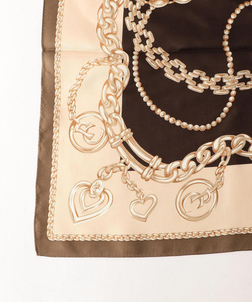 green label relaxing（グリーンレーベルリラクシング）の「KFC チェーンプリント スカーフ ◆（バンダナ/スカーフ・レディース・グレー/モカ・FREE）」の4枚目の写真