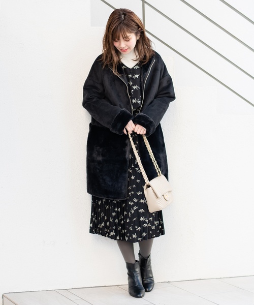 natural couture(ナチュラルクチュール)の「スウェード×ファーボンディングロングコート(その他アウター・レディース・ブラック/グレー/アイボリー/ピンクベージュ・FREE)」の13枚目の写真