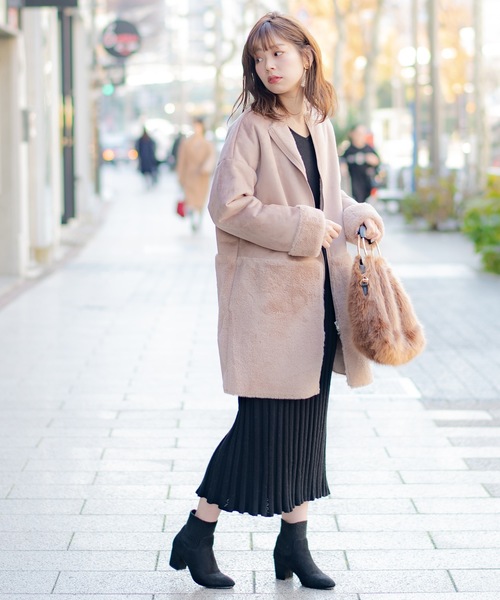 natural couture(ナチュラルクチュール)の「スウェード×ファーボンディングロングコート(その他アウター・レディース・ブラック/グレー/アイボリー/ピンクベージュ・FREE)」の7枚目の写真