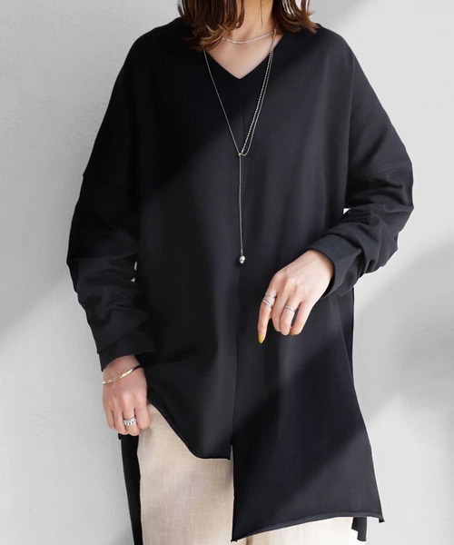 antiqua（アンティカ）の「Vネック変形トップス（Tシャツ/カットソー・レディース・ブラック/オフホワイト・FREE）」の2枚目の写真