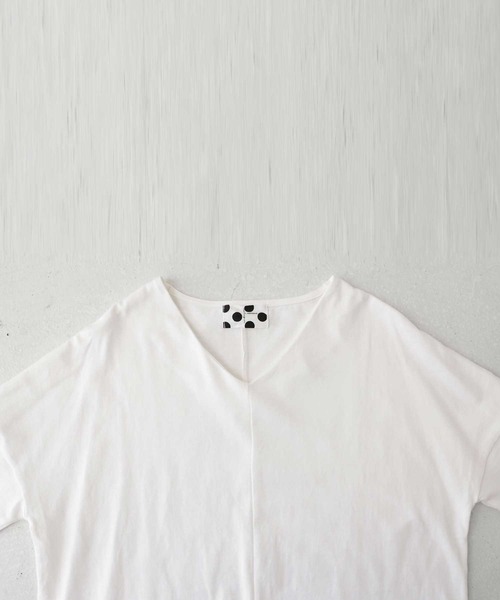 antiqua（アンティカ）の「Vネック変形トップス（Tシャツ/カットソー・レディース・ブラック/オフホワイト・FREE）」の18枚目の写真