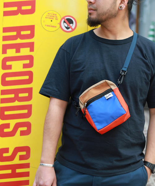 Drifter（ドリフター）の「WALK POCKET／ウォークポケット（ショルダーバッグ・レディース・スカイブルー/ブラック/パープル/タン/レオパード/マルチ/カラフル/オレンジ/ケリーグリーン/ブラック×ブラック/ブラウン系その他/ベージュ系/ネイビー系/その他3/ダークグリーン/グリーン系その他/ブラック系その他2/バーガンディー・FREE）」の15枚目の写真