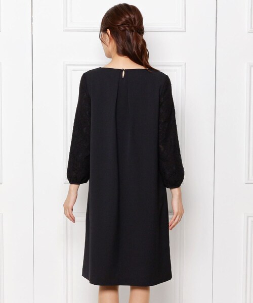 SHOO・LA・RUE（シューラルー）の「【S-LL/洗濯機可】袖レースダブルクロスサックワンピース（ワンピース・レディース・ブラック・01/02/03/04）」の5枚目の写真