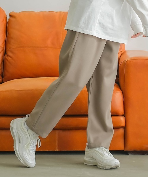 SIDEWAY STANCE（サイドウェイスタンス）の「【SIDEWAY STANCE】スタプレ ワンタック ワイドパンツ イージー スラックス セットアップ対応（スラックス・メンズ・ブラック/グレイッシュベージュ/ブルーグレー/カーキ・LARGE/MEDIUM/X-LARGE）」の3枚目の写真