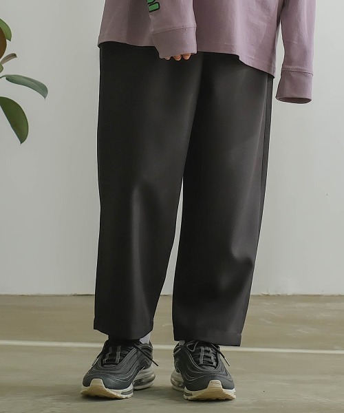 SIDEWAY STANCE（サイドウェイスタンス）の「【SIDEWAY STANCE】スタプレ ワンタック ワイドパンツ イージー スラックス セットアップ対応（スラックス・メンズ・ブラック/グレイッシュベージュ/ブルーグレー/カーキ・LARGE/MEDIUM/X-LARGE）」の2枚目の写真