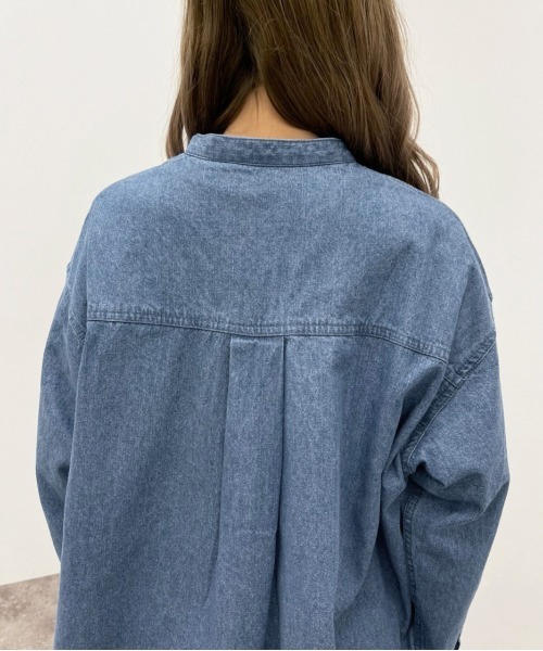 apres jour mignon(アプレジュールミニョン)の「デニムバンドカラーBIGシャツ【ZOZOTOWN限定アイテム】(シャツ/ブラウス・レディース・オフホワイト/ブルー/ブラック・フリー/X-LARGE)」の4枚目の写真