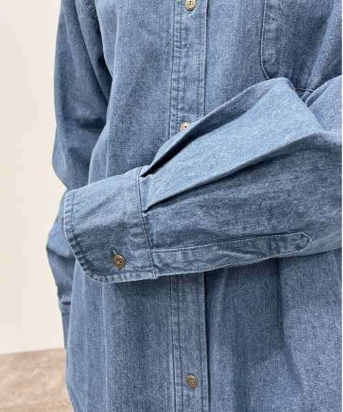 apres jour mignon(アプレジュールミニョン)の「デニムバンドカラーBIGシャツ【ZOZOTOWN限定アイテム】(シャツ/ブラウス・レディース・オフホワイト/ブルー/ブラック・フリー/X-LARGE)」の6枚目の写真