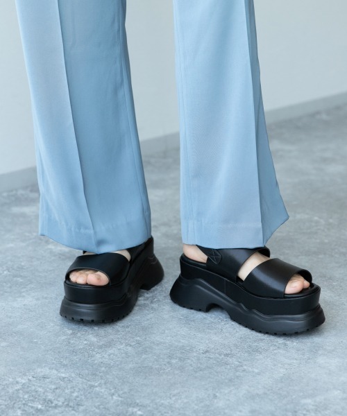 HARE（ハレ）の「レザーボリュームスポーツサンダル(HARE)（サンダル・レディース・ブラック系その他/ブラック・L/M）」の3枚目の写真