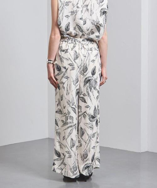 SACRA（サクラ）の「＜SACRA（サクラ）＞モノトーン フラワー イージーパンツ（その他パンツ・レディース・ナチュラル・38/36）」の2枚目の写真