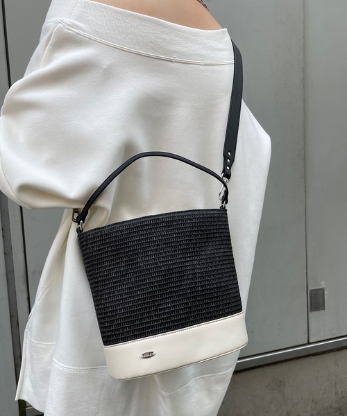 Chico（チコ）の「巾着付きペーパーバケツバック（かごバッグ・レディース・ブラック/アイボリー・FREE）」の2枚目の写真