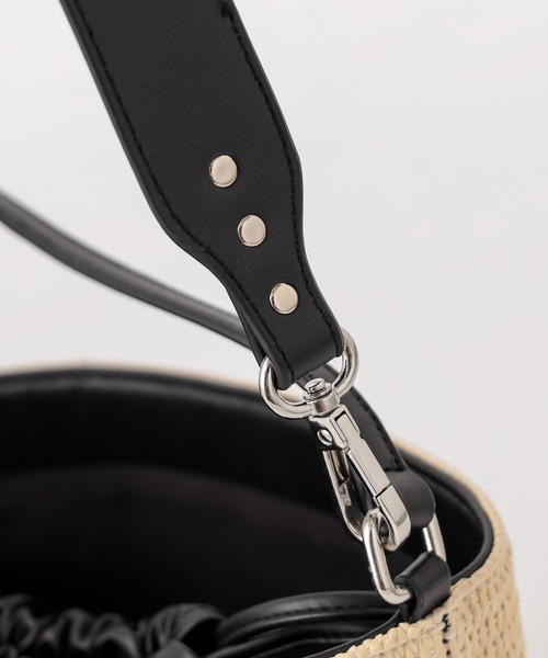 Chico（チコ）の「巾着付きペーパーバケツバック（かごバッグ・レディース・ブラック/アイボリー・FREE）」の8枚目の写真