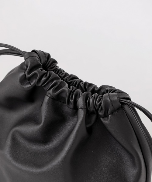 Chico（チコ）の「巾着付きペーパーバケツバック（かごバッグ・レディース・ブラック/アイボリー・FREE）」の4枚目の写真