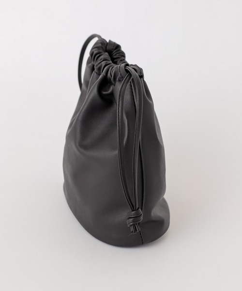 Chico（チコ）の「巾着付きペーパーバケツバック（かごバッグ・レディース・ブラック/アイボリー・FREE）」の6枚目の写真