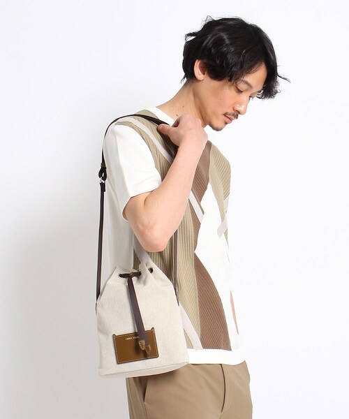 TAKEO KIKUCHI（タケオキクチ）の「◆シャンブレーキャンバス レザーコンビ 巾着 ショルダーバッグ（ショルダーバッグ・メンズ・ブラック系4/ブラウン系5・00）」の7枚目の写真