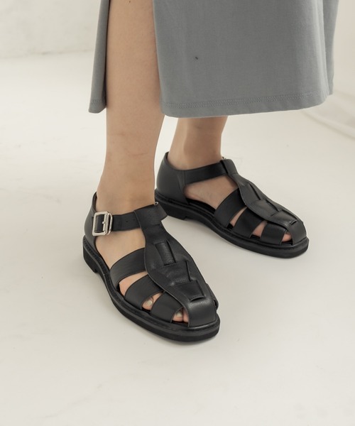 CAPRICIEUX LE'MAGE（カプリシューレマージュ）の「〈WEB・一部店舗限定〉グルカサンダル（サンダル・レディース・ブラック/キャメル・37/39）」の2枚目の写真