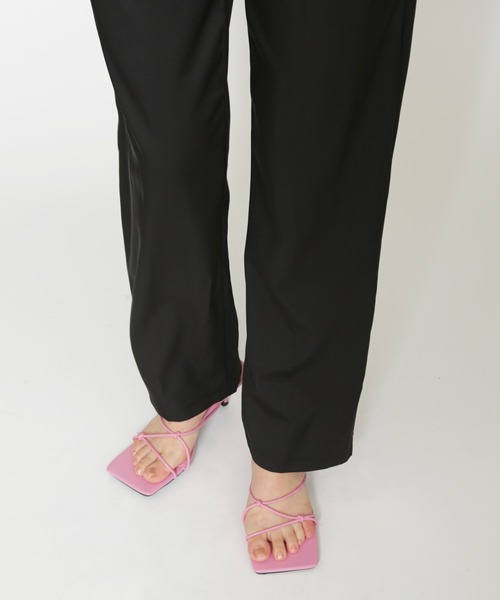 HALEY PESCA(ヘーリーペスカ)の「HALEY PESCA/スクエアトゥ ストラップローヒールサンダル(サンダル・レディース・ホワイト/ブラック/パープル/ピンク・36/38/40)」の4枚目の写真