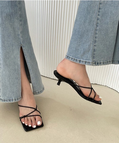 HALEY PESCA(ヘーリーペスカ)の「HALEY PESCA/スクエアトゥ ストラップローヒールサンダル(サンダル・レディース・ホワイト/ブラック/パープル/ピンク・36/38/40)」の3枚目の写真