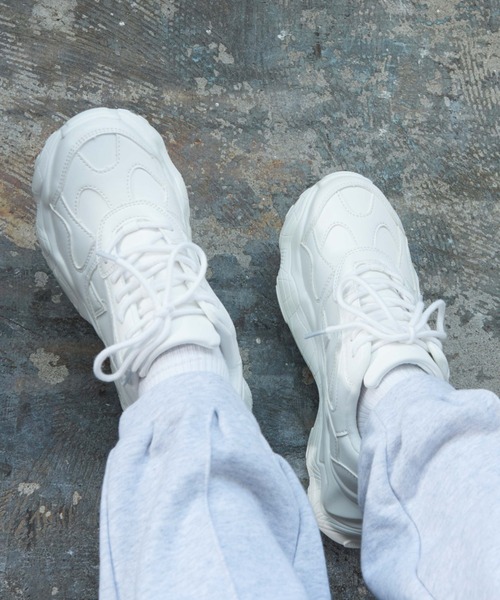 WEGO（ウィゴー）の「WEGO/厚底デザインスニーカー（スニーカー・レディース・ホワイト/ブラック・MEDIUM/LARGE）」の2枚目の写真