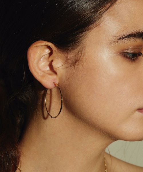 CENE（セネ）の「販売終了【CENE】セネ/[ゴールド]ループピアス厚さ1mm 幅40mm（ピアス（両耳用）・レディース・ゴールド・FREE）」の3枚目の写真