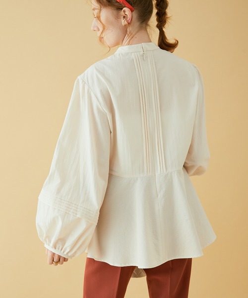 MADEMOISELLE ROPE'（マドモアゼル ロペ）の「袖ボリュームペプラムブラウス（シャツ/ブラウス・レディース・オフホワイト/ピンク系その他2・38）」の7枚目の写真