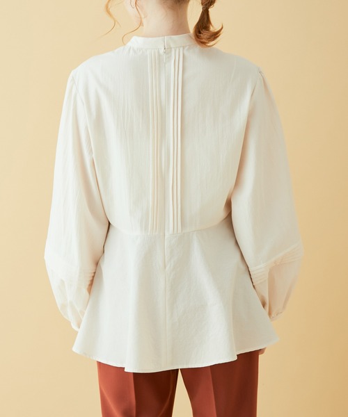 MADEMOISELLE ROPE'（マドモアゼル ロペ）の「袖ボリュームペプラムブラウス（シャツ/ブラウス・レディース・オフホワイト/ピンク系その他2・38）」の10枚目の写真