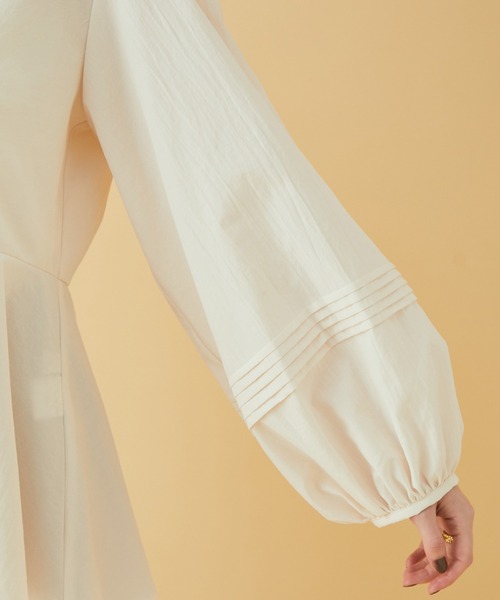 MADEMOISELLE ROPE'（マドモアゼル ロペ）の「袖ボリュームペプラムブラウス（シャツ/ブラウス・レディース・オフホワイト/ピンク系その他2・38）」の12枚目の写真