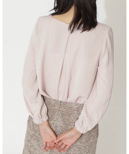 NATURAL BEAUTY BASIC（ナチュラルビューティーベーシック）の「ハートネックブラウス（シャツ/ブラウス・レディース・オフホワイト/ネイビー/ピンク・マルチサイズ）」の4枚目の写真