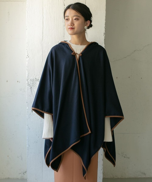 KBF(ケイビーエフ)の「チャイナボタン付きポンチョ∴(ポンチョ・レディース・ネイビー/ブラウン・ONE)」の7枚目の写真