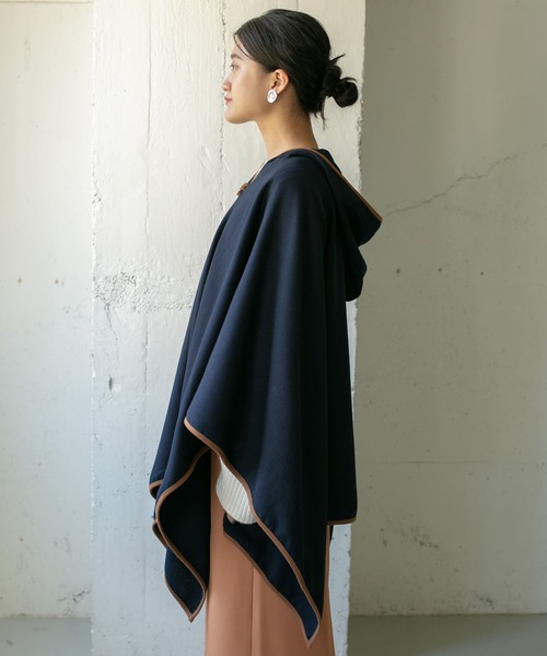 KBF(ケイビーエフ)の「チャイナボタン付きポンチョ∴(ポンチョ・レディース・ネイビー/ブラウン・ONE)」の9枚目の写真