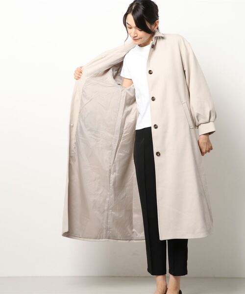 Monocoro toppi(モノコロトッピ)の「バックデザイン タック バルーンスリーブ ロング コート(ステンカラーコート・レディース・モカ/ブラック/ブルー系その他/アイボリー・M/L)」の6枚目の写真
