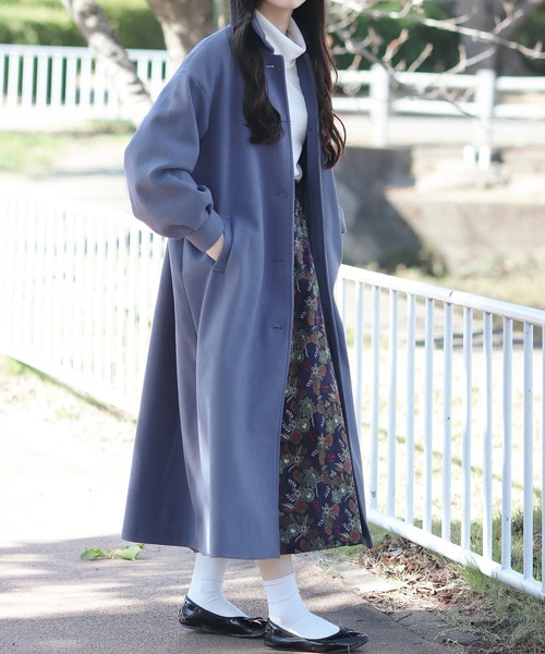 Monocoro toppi(モノコロトッピ)の「バックデザイン タック バルーンスリーブ ロング コート(ステンカラーコート・レディース・モカ/ブラック/ブルー系その他/アイボリー・M/L)」の4枚目の写真